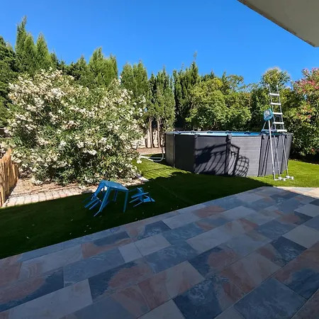 Calme Proche Toutes Activites, F3 Avec Parking, Jardin, Piscine, Wifi, Clim Dans Propriete Privee