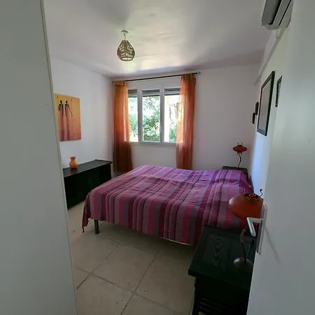 Calme Proche Toutes Activites, F3 Avec Parking, Jardin, Piscine, Wifi, Clim Dans Propriete Privee *