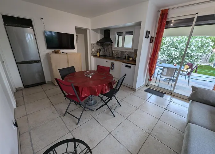 Calme Proche Toutes Activites, F3 Avec Parking, Jardin, Piscine, Wifi, Clim Dans Propriete Privee 公寓 *
