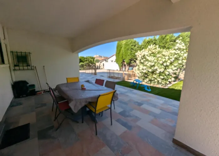 Calme Proche Toutes Activites, F3 Avec Parking, Jardin, Piscine, Wifi, Clim Dans Propriete Privee 公寓