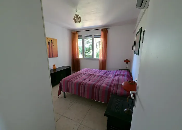 Calme Proche Toutes Activites, F3 Avec Parking, Jardin, Piscine, Wifi, Clim Dans Propriete Privee *