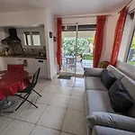 Apartamento F3 Rdc Jardin Clôt Et Piscine Privatifs, Proche Toutes Activités ! Agde
