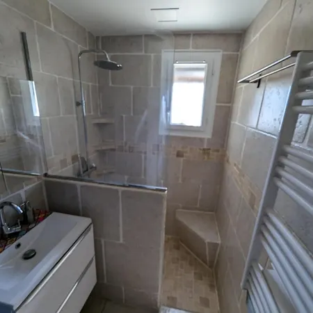 Apartment Calme Proche Toutes Activites, F3 Avec Parking, Jardin, Piscine, Wifi, Clim Dans Propriete Privee