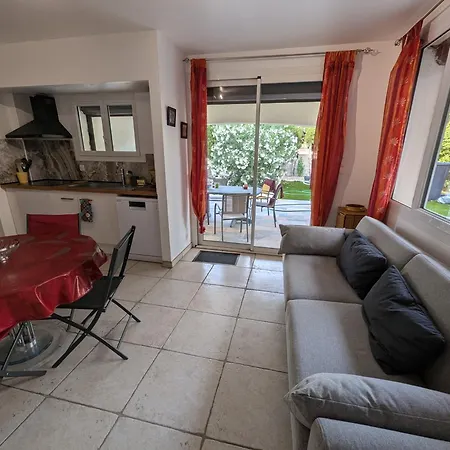 Apartment Calme Proche Toutes Activites, F3 Avec Parking, Jardin, Piscine, Wifi, Clim Dans Propriete Privee Agde