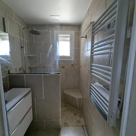 Calme Proche Toutes Activites, F3 Avec Parking, Jardin, Piscine, Wifi, Clim Dans Propriete Privee