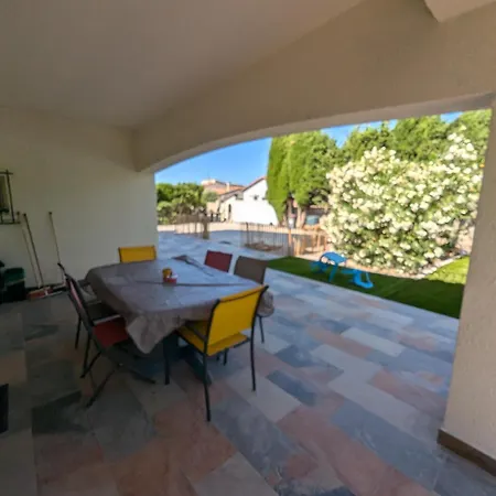 Calme Proche Toutes Activites, F3 Avec Parking, Jardin, Piscine, Wifi, Clim Dans Propriete Privee Daire