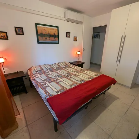 Calme Proche Toutes Activites, F3 Avec Parking, Jardin, Piscine, Wifi, Clim Dans Propriete Privee Daire *