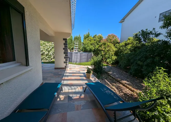 Calme Proche Toutes Activites, F3 Avec Parking, Jardin, Piscine, Wifi, Clim Dans Propriete Privee